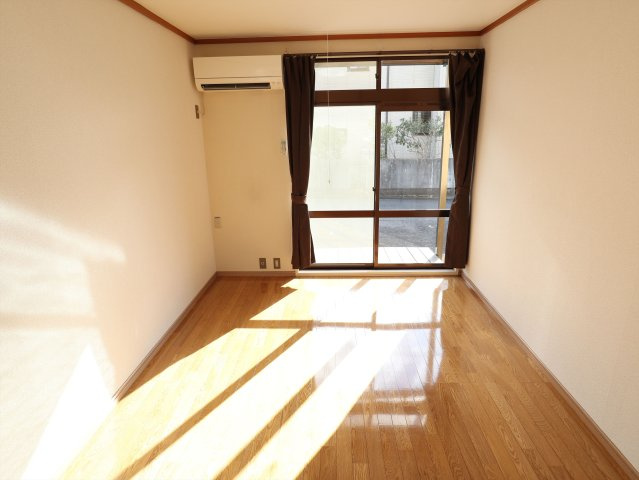 シティハイム郷の洋室