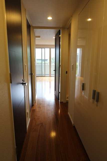 グレンパーク駒場　テラス　家族向け　専用庭の玄関