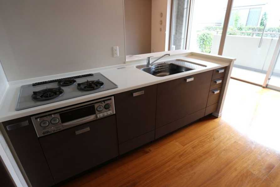 グレンパーク駒場　テラス　家族向け　専用庭のキッチン