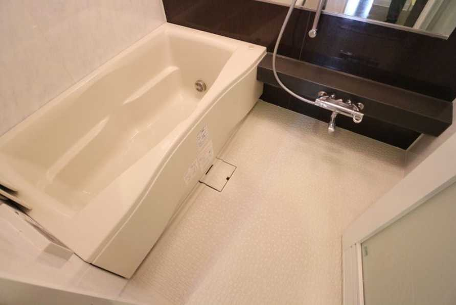 グレンパーク駒場　テラス　家族向け　専用庭の浴室