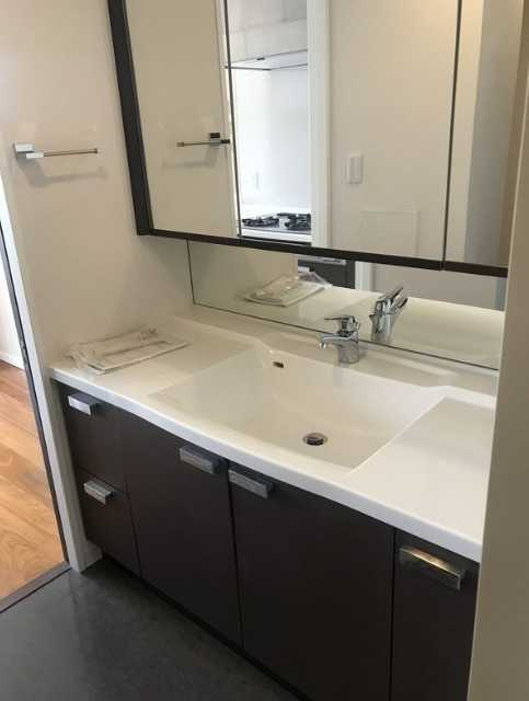 グレンパーク駒場　テラス　家族向け　専用庭の洗面所