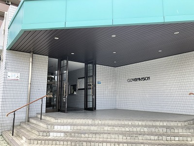 クローバーマンション坪井中央公園のその他共用部分|エントランスにはスロープもあり、車いすでも出入り可能です