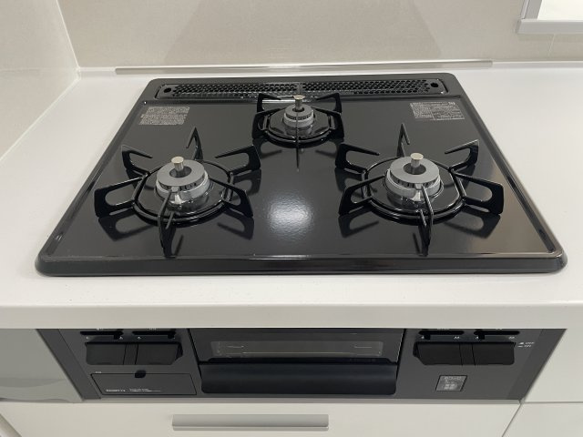 クローバーマンション坪井中央公園のキッチン|三ツ口コンロ（都市ガス）