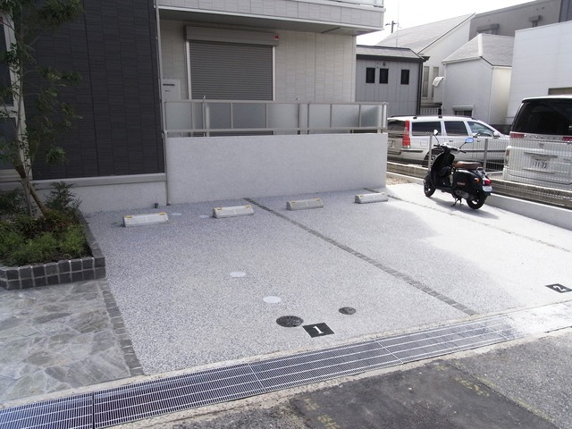 グレイスコート住吉本町の駐車場