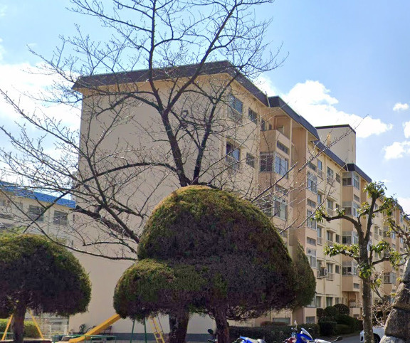 鶴甲コーポ２号館の外観