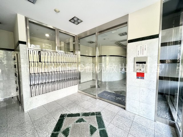 東大阪市高井田の賃貸マンションのロビー
