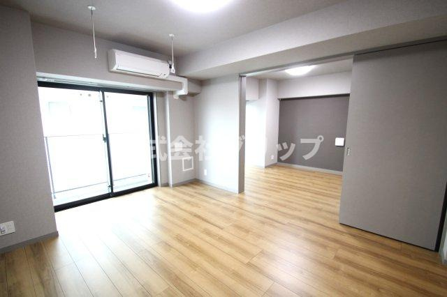 RELUXIA伊勢佐木長者町の居間・リビング