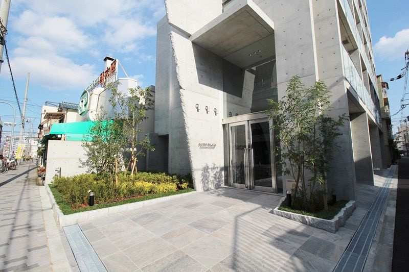 セイワパレス東三国駅前のエントランス