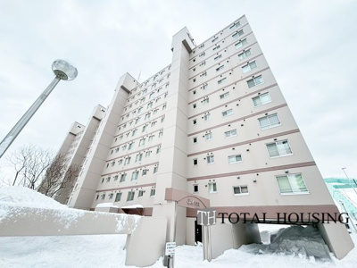 【外観】 | ラポール大通東 | 流行に左右されず、将来にわたって価値が継続する「上質」な佇まい。親しみやすさが暮らしを豊かにしてくれる住空間です。