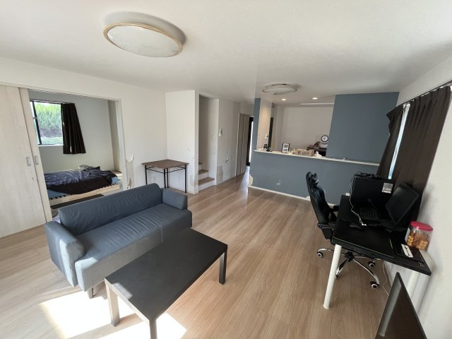 安養寺町　中古戸建ての居間・リビング