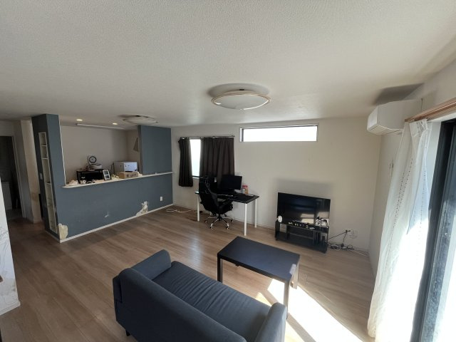 安養寺町　中古戸建ての居間・リビング