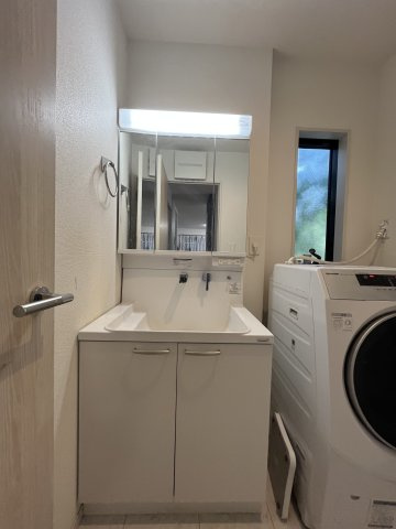 安養寺町　中古戸建ての独立洗面台