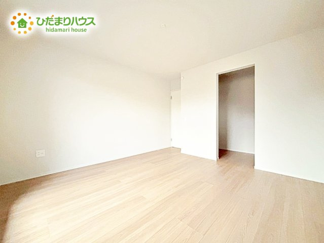 【寝室】 | 那珂市菅谷11期　新築戸建 | バルコニーに面していて、たっぷり光りの入る明るい主寝室です！