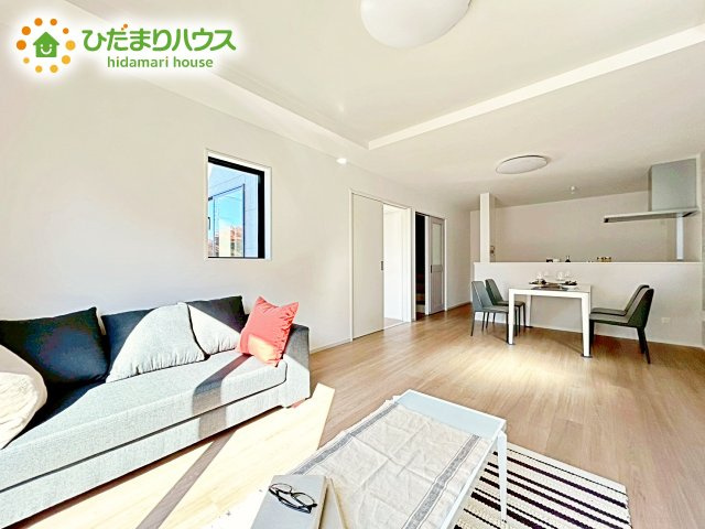 【居間・リビング】 | 那珂市菅谷11期　新築戸建 | 複層ガラスの遮熱効果と断熱効果で、一年中快適に過ごせます (#^.^#)