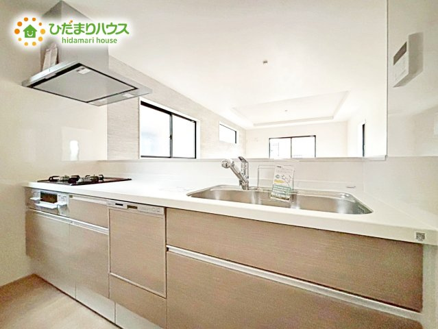 【キッチン】 | 那珂市菅谷11期　新築戸建 | シンプルなシステムキッチン♪広々としていてお料理をするのにも十分な広さがあります！お子様とお菓子作りをしたり、新しいお料理に挑戦したり毎日の家事が楽しくなりそうです！