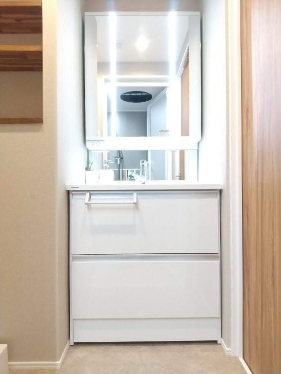 メルシー武蔵小山の独立洗面台|朝の支度にも助かる、独立の洗髪洗面化粧台