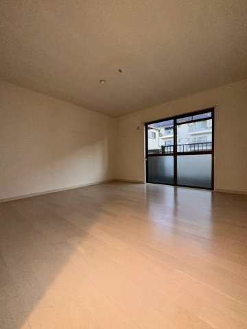 ヴィラオリエントの居間・リビング