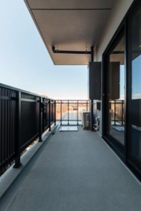 【バルコニー】