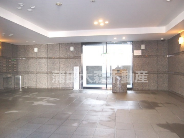 ルーブル多摩川参番館のエントランス|防犯カメラTVモニター付オートロック宅配BOXメールBOX管理人室　エントランス