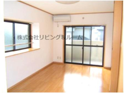 【内装】 | ロイヤルスターマンション | 中部屋なので実際は窓はありません。