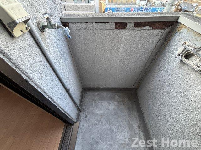 エメラルド立花北のバルコニー