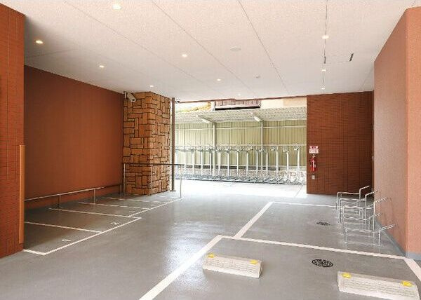 プレジオ都島北通の駐車場