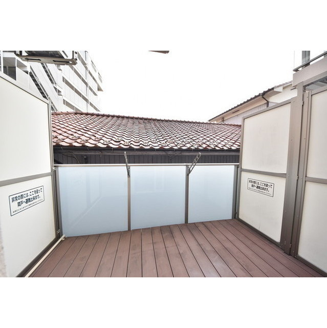 ラスパシオ三軒茶屋　敷金礼金0　南向き　宅配BOX　RENECATのバルコニー