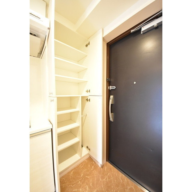 ラスパシオ三軒茶屋　敷金礼金0　南向き　宅配BOX　RENECATの玄関