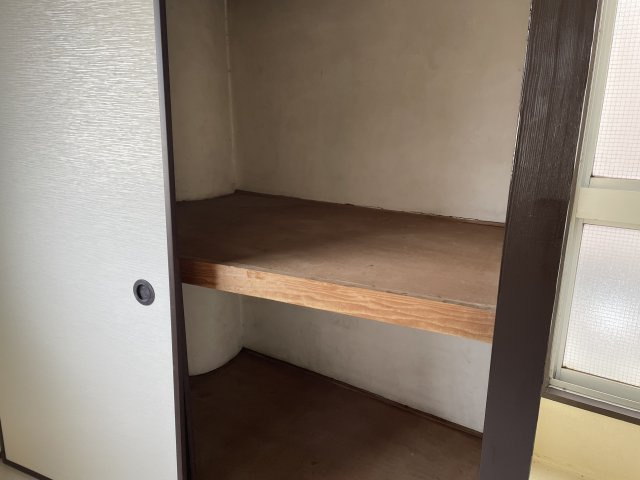 ヴィラナリー大和田の収納|こちらの居間で趣味の時間をお楽しみください