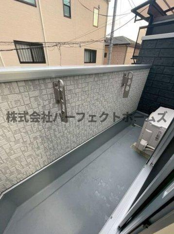 池田本町ガレージハウスのバルコニー|暖かな日差しのふりそそぐバルコニー