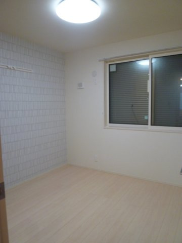 パライソ熱田六番町　B棟の寝室|広くて明るい寝室