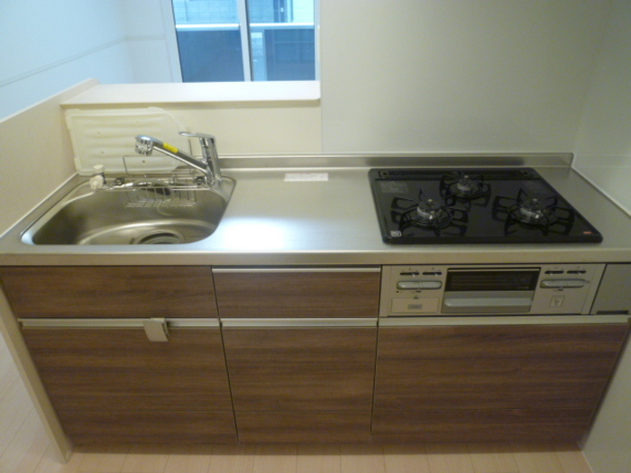パライソ熱田六番町　B棟のキッチン|コンパクトなキッチンで掃除もラクラク