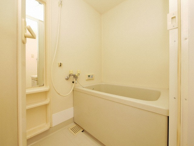 シャトー弁天弐番館の浴室