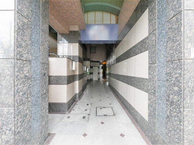 シャトー弁天弐番館のエントランス