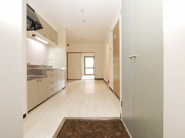 シャトー弁天弐番館の玄関