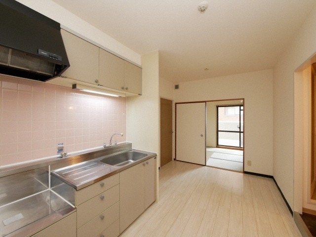 シャトー弁天弐番館の居間・リビング