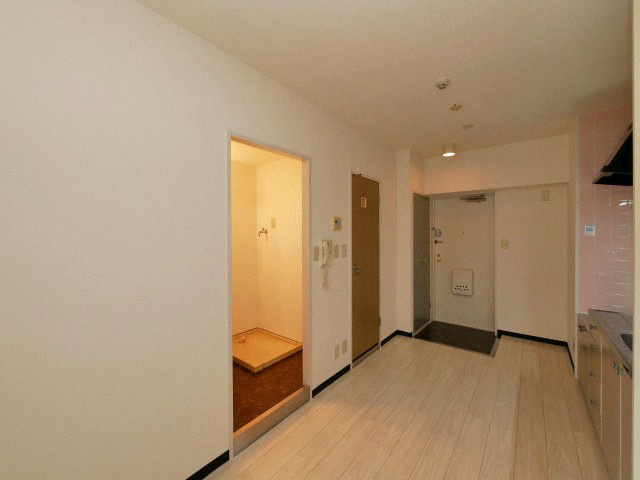 シャトー弁天弐番館の居間・リビング