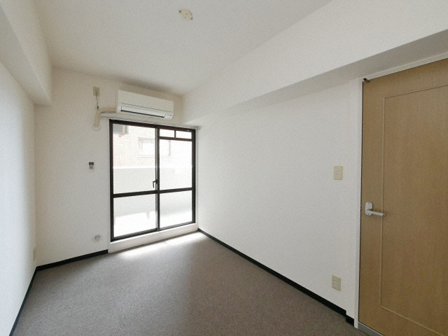 シャトー弁天弐番館の居間・リビング