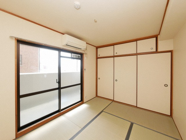 シャトー弁天弐番館の和室