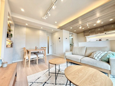 【居間・リビング】 | エンゼルピュア大森 | ゆったり過ごせる居間です