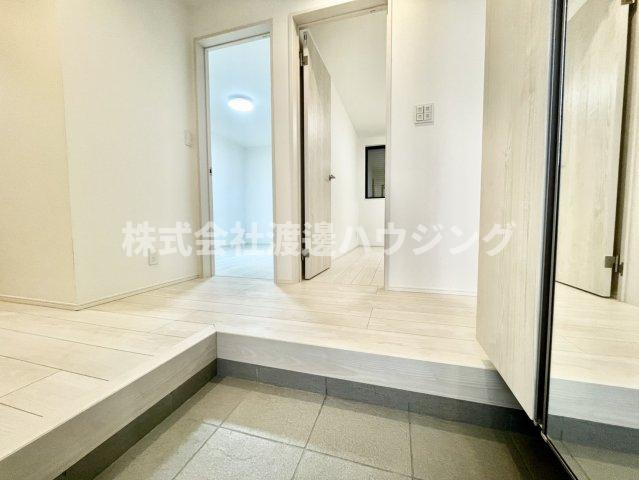 六軒町戸建ての玄関