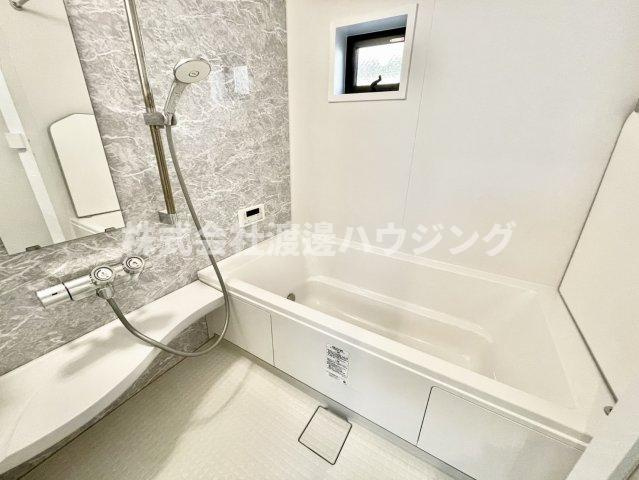 六軒町戸建ての浴室