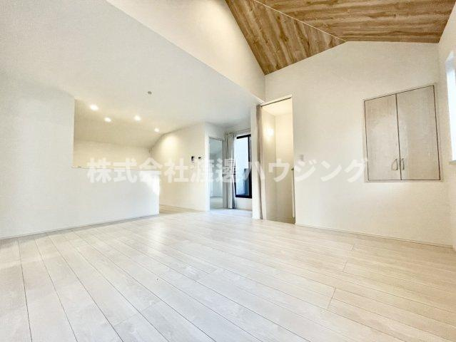 六軒町戸建ての居間・リビング