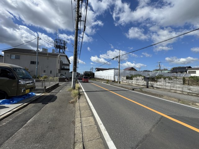 流山市平和台５丁目新築戸建（平和台10期）の前面道路含む現地写真|北側前面道路・幅員約11.9ｍ