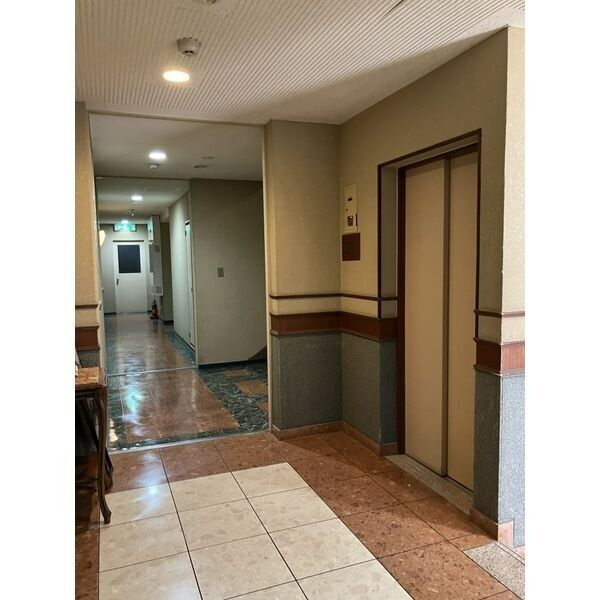 プラネシア星の子山科駅前のロビー