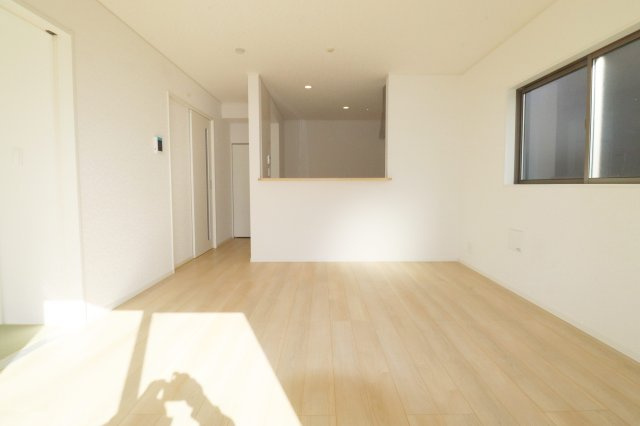 郡山市日和田町字日向　　　１号棟　　　日和田小学校、日和田中学区の居間・リビング|※同社施工例
