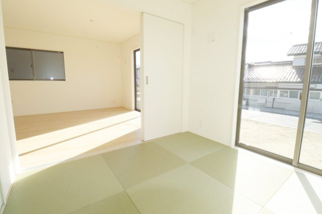 郡山市日和田町字日向　　　１号棟　　　日和田小学校、日和田中学区の収納|※同社施工例
