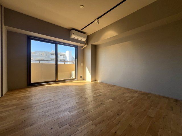 ～落ち着いた街が私を呼んでる～【クリオ洋光台壱番館】の洋室|落ち着いた色調の洋室です