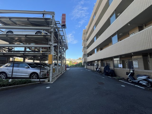 ～落ち着いた街が私を呼んでる～【クリオ洋光台壱番館】の駐車場