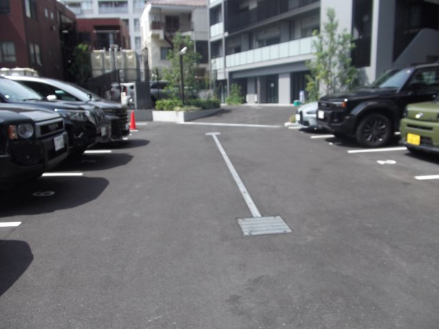 ブランシエスタ新丸子リバーフロントの駐車場